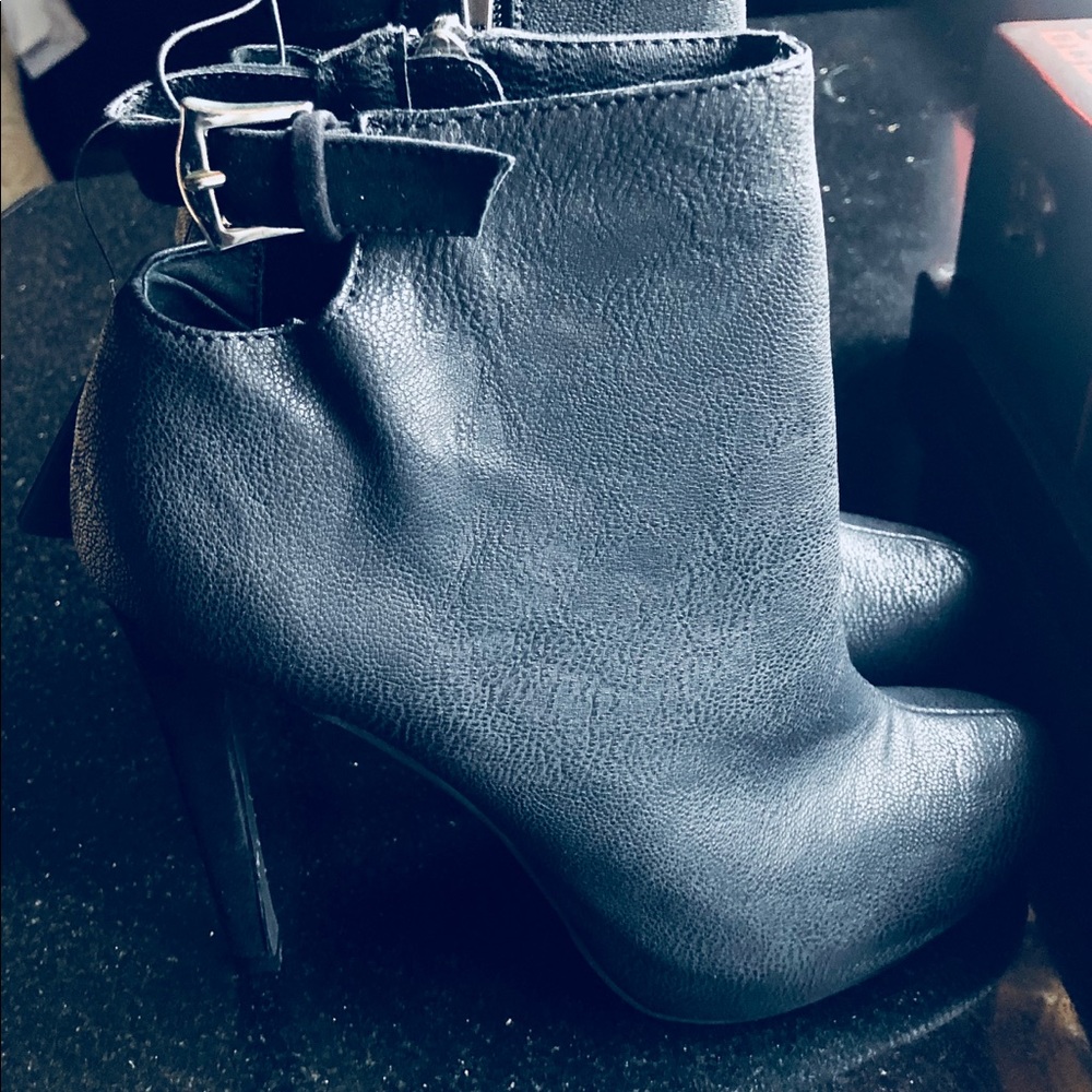 NWT EXPRESS Runway Collection Black Booties